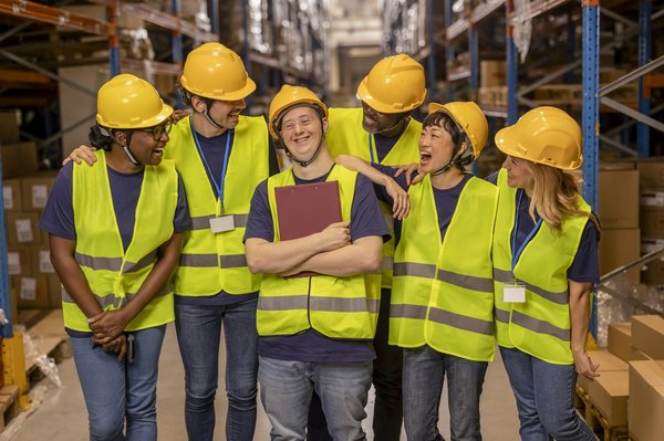 ¿Cuáles son los medios para fomentar la diversidad y la inclusión en una comunidad?